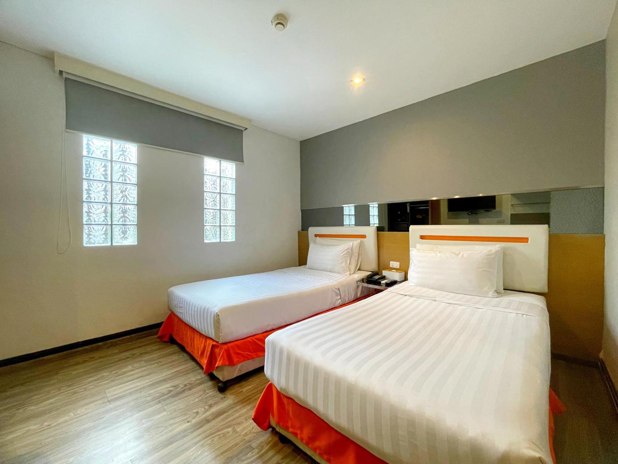Arawana Express Phromphong Hotel Bangkok Luaran gambar