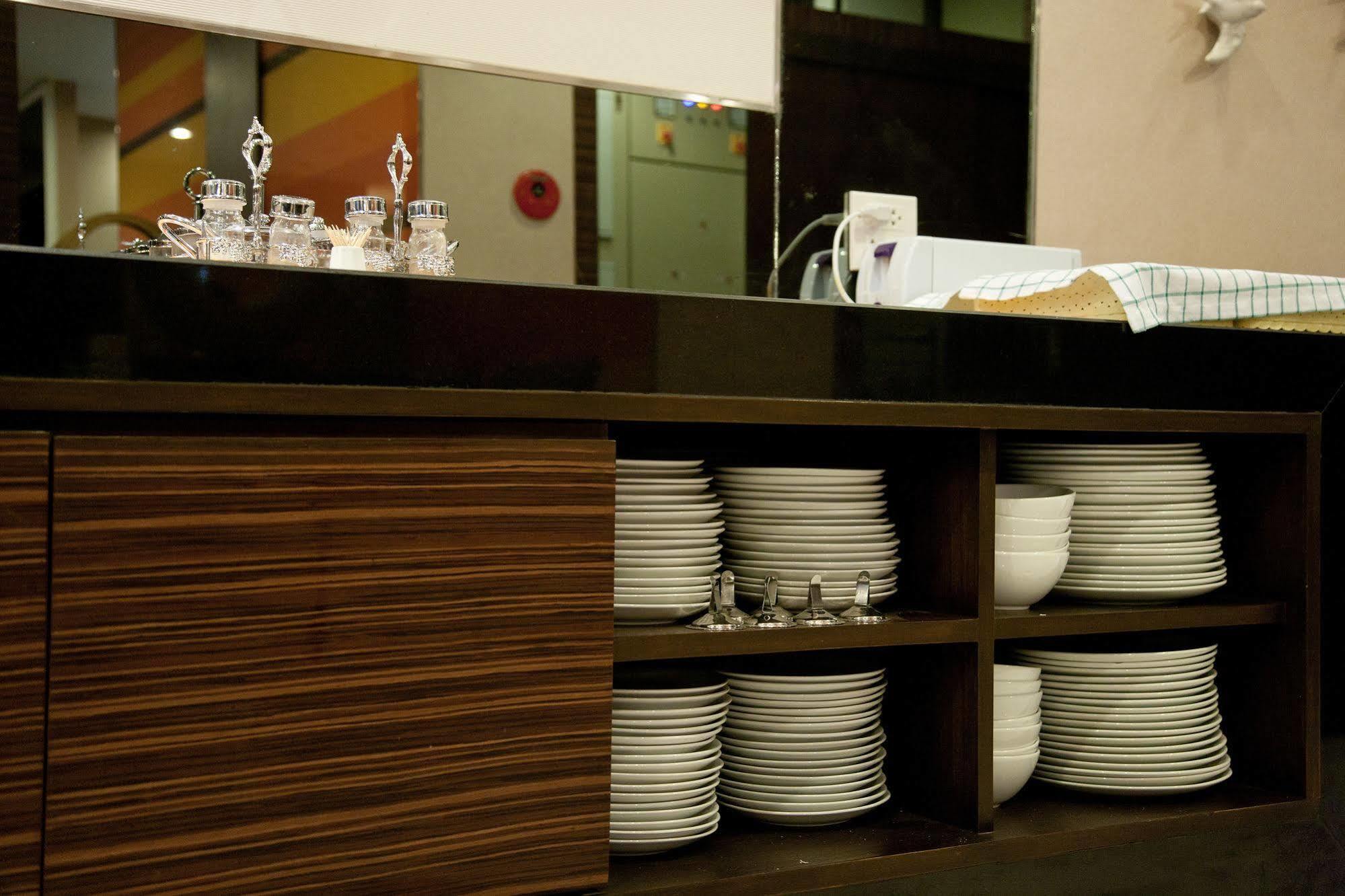 Arawana Express Phromphong Hotel Bangkok Luaran gambar