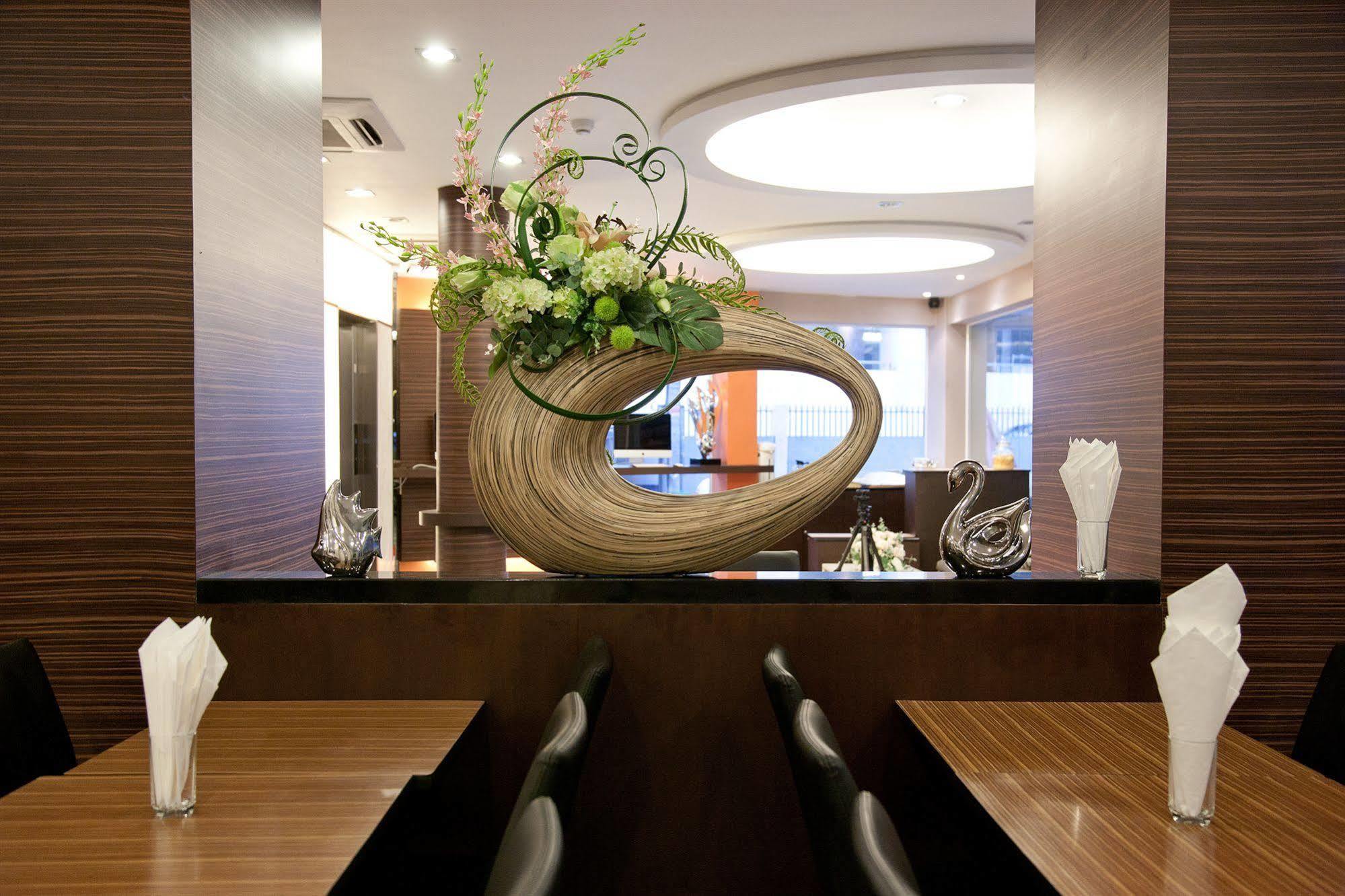 Arawana Express Phromphong Hotel Bangkok Luaran gambar